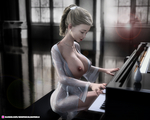 Bonus shot #24 - Dori pianist